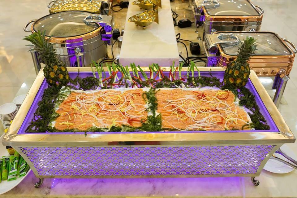 Bé Anh Khách sạn